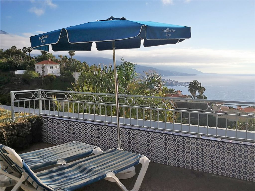 Sonnenliegen Poolbereich Ferienhaus La Quinta Teneriffa Nord