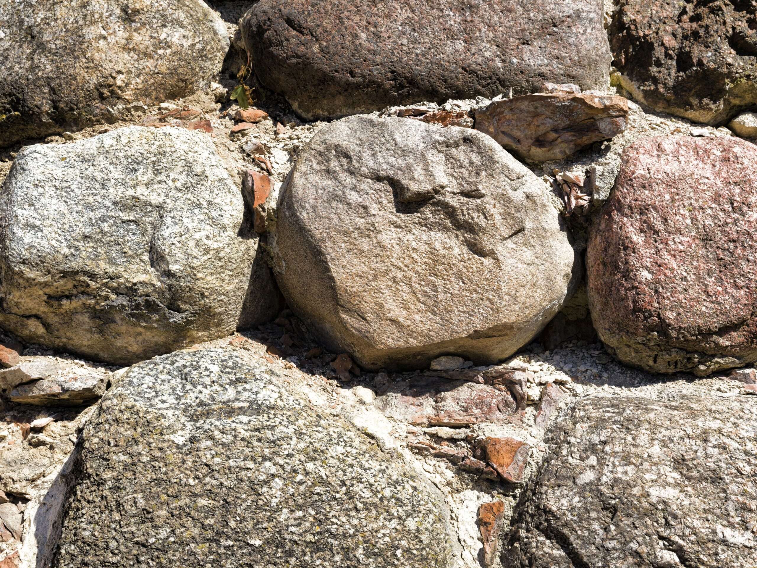 Das Levantamiento y Pulseo de la Piedra, das Anheben und Stoßen eines Steines, ist bekanntes Kräftemesse auf Teneriffa und den anderen Inseln der Kanaren
