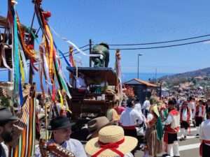 Romerías auf Teneriffa sind tradtionelle Feste. Auf dem Bild sind die Ochsenwagen und die Trachten in La Orotava zu sehen.