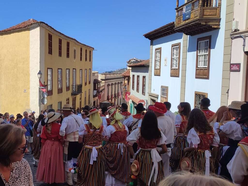 Bild von der Remería de San Antonio Abad in La Orotava mit den schönen Trachten