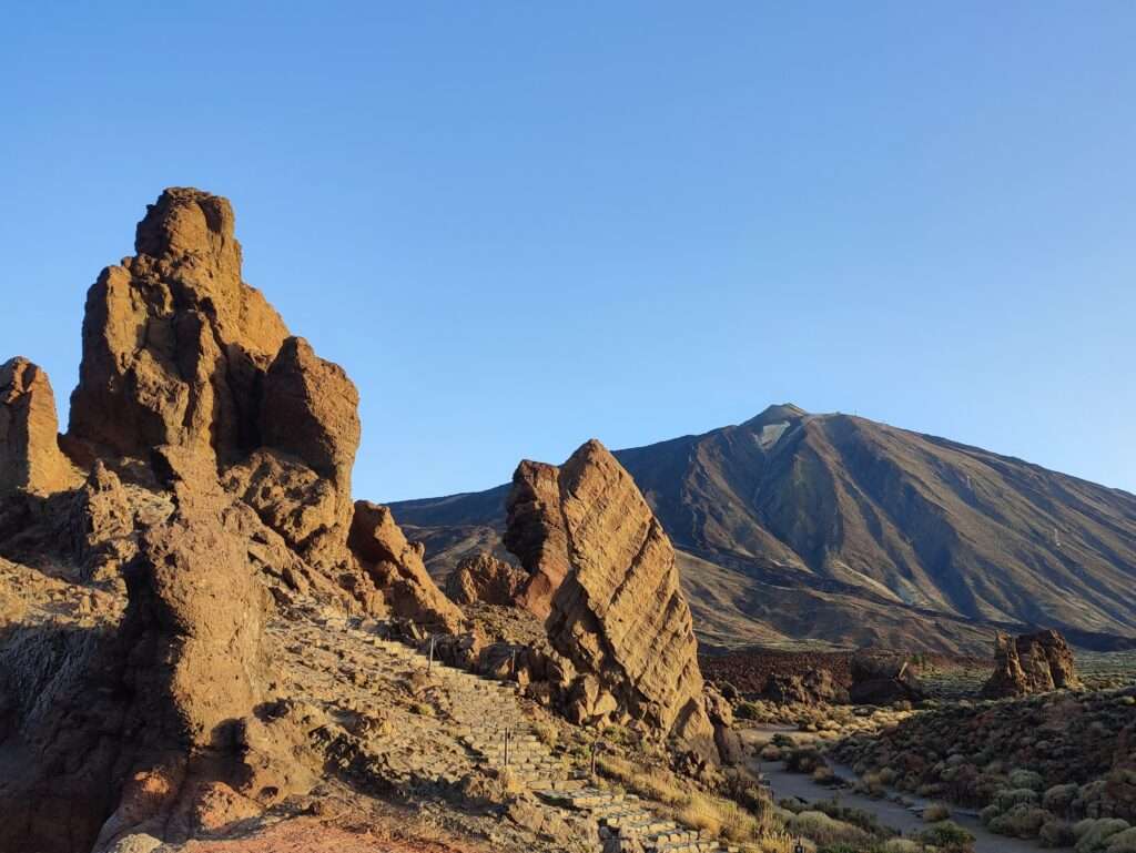 Wer den Teide besteigen möchte, während er seinen Urlaub auf Teneriffa verbringt, muss sich an folgende Regeln halten.